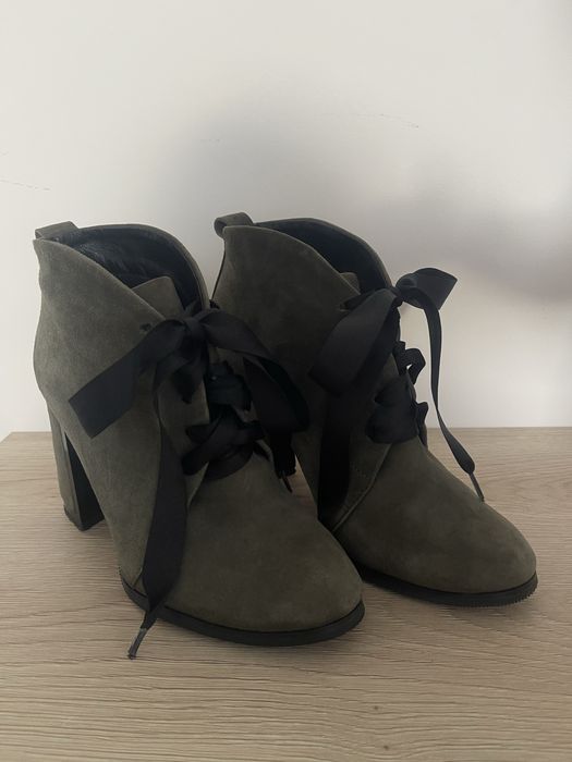 Демісезонні ботінки на підборах