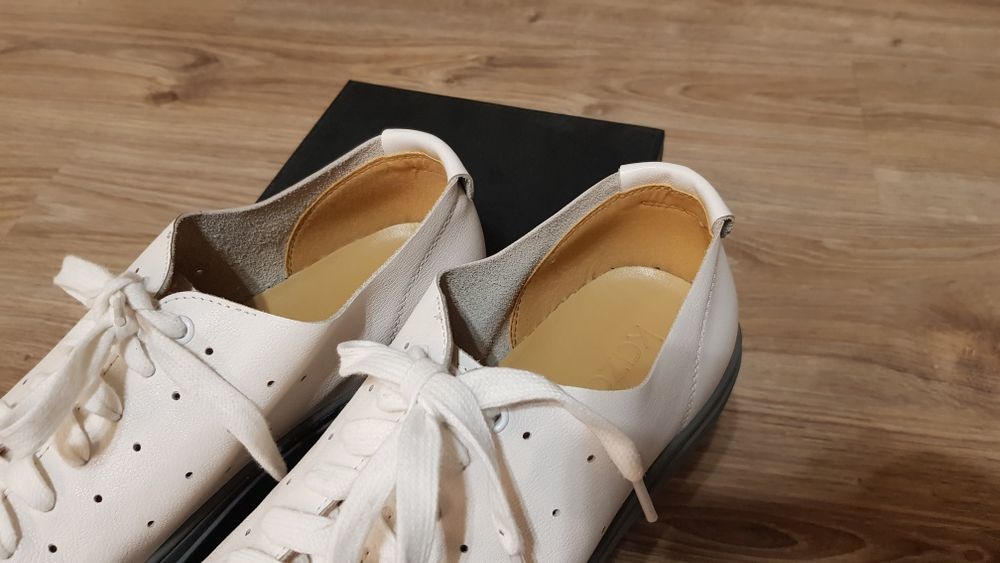 Sneackers KAZAR białe roz. 42! "NOWE"