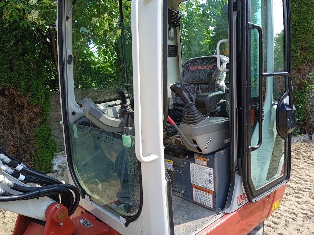 Koparka minikoparka Takeuchi TB 225 1 właściciel nie cat, jcb