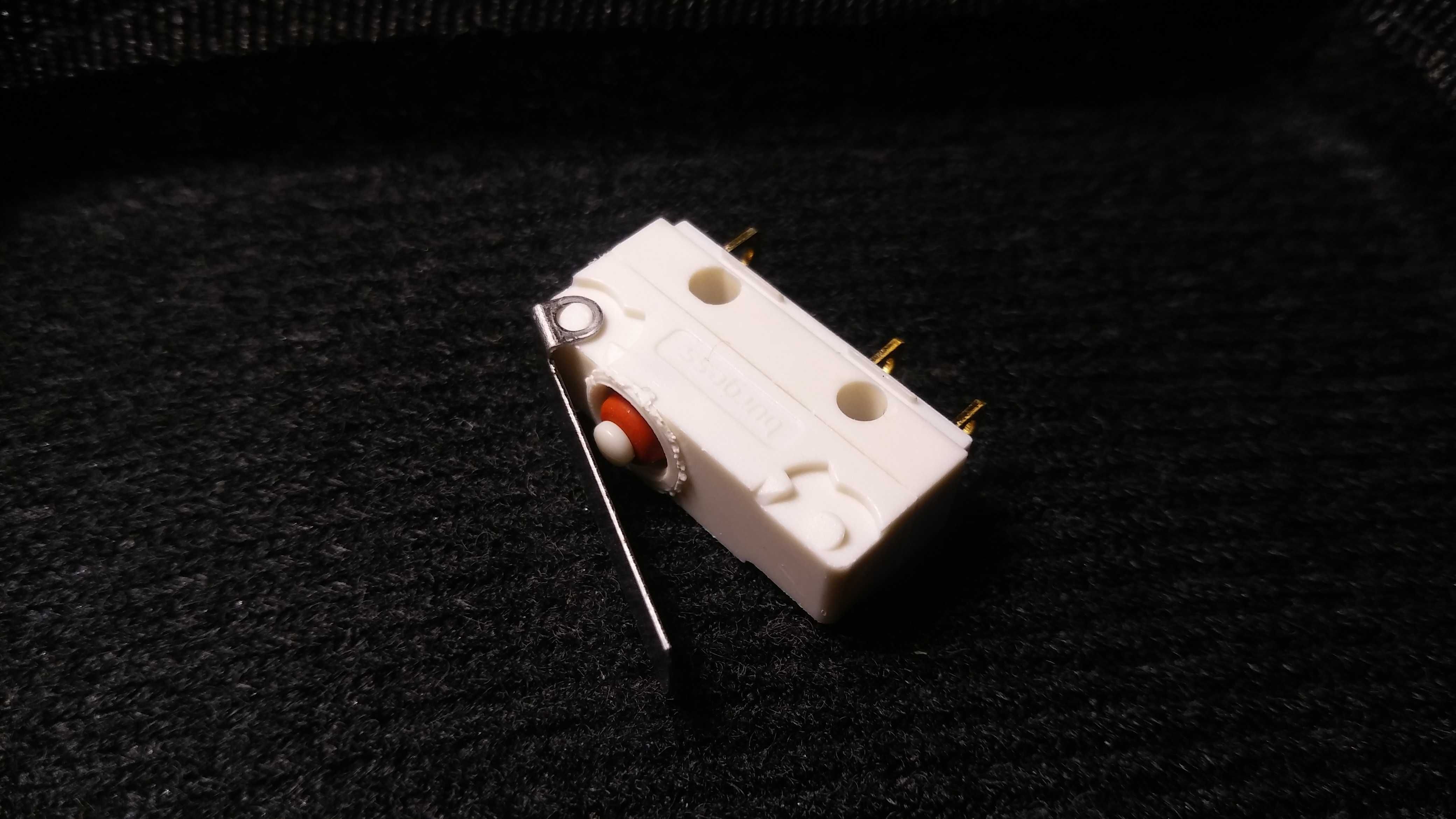 Mikroprzełącznik przycisk klapy tylnej BMW E46 E39