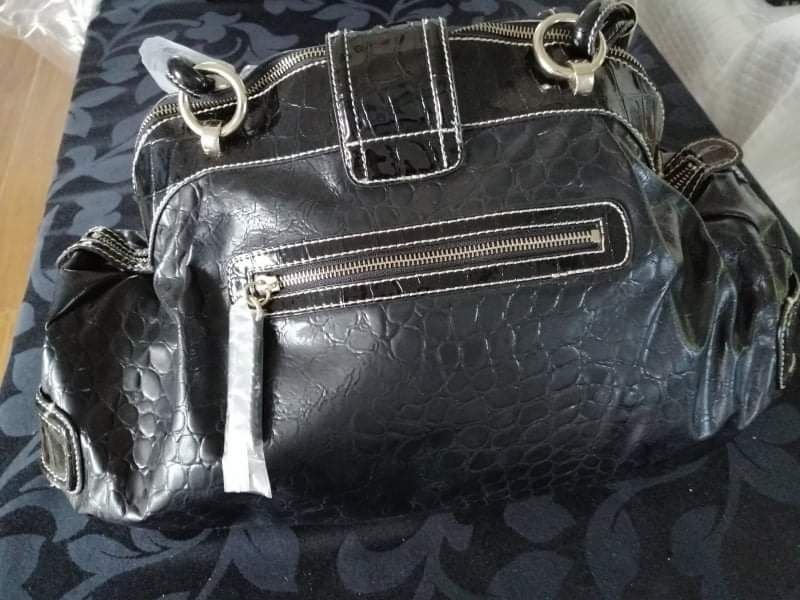 Vendo bolsa de senhora "GUESS"