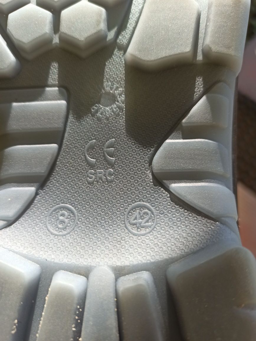 Buty ochronne firmy Bearfield róż.42 lub 8