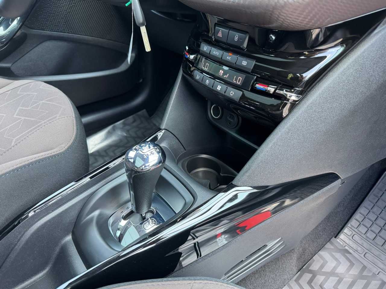 Продам  Peugeot 2008 2016. Можна в розстрочку, під викуп.