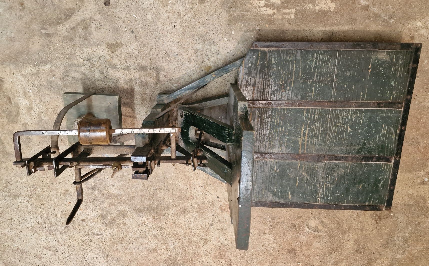 Balança decimal antiga.