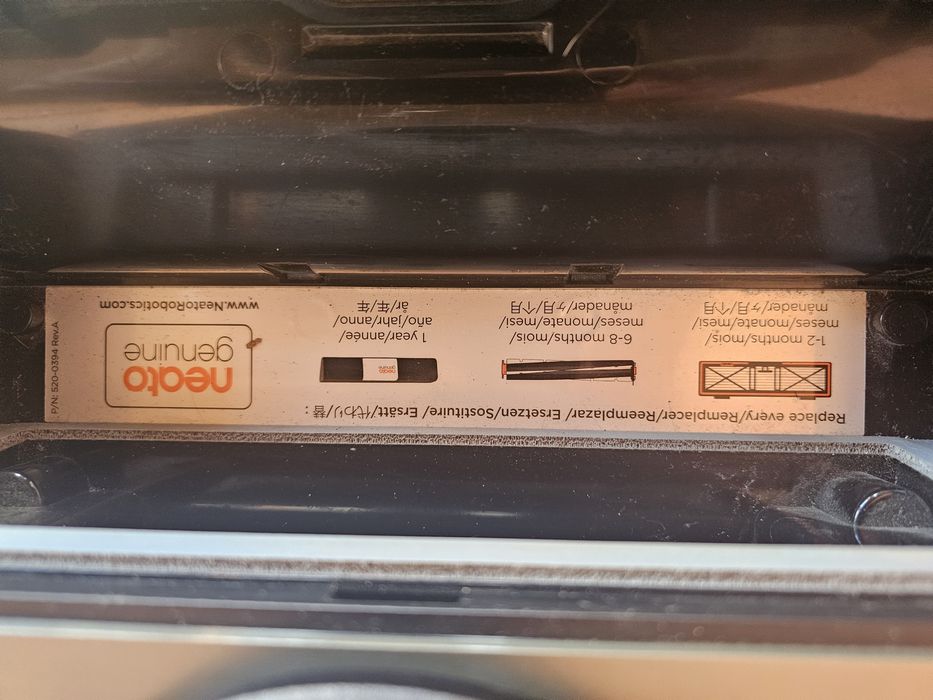 Робот пилосос Neato D7