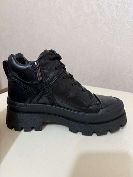 Ботинки , черевики кожа на байке