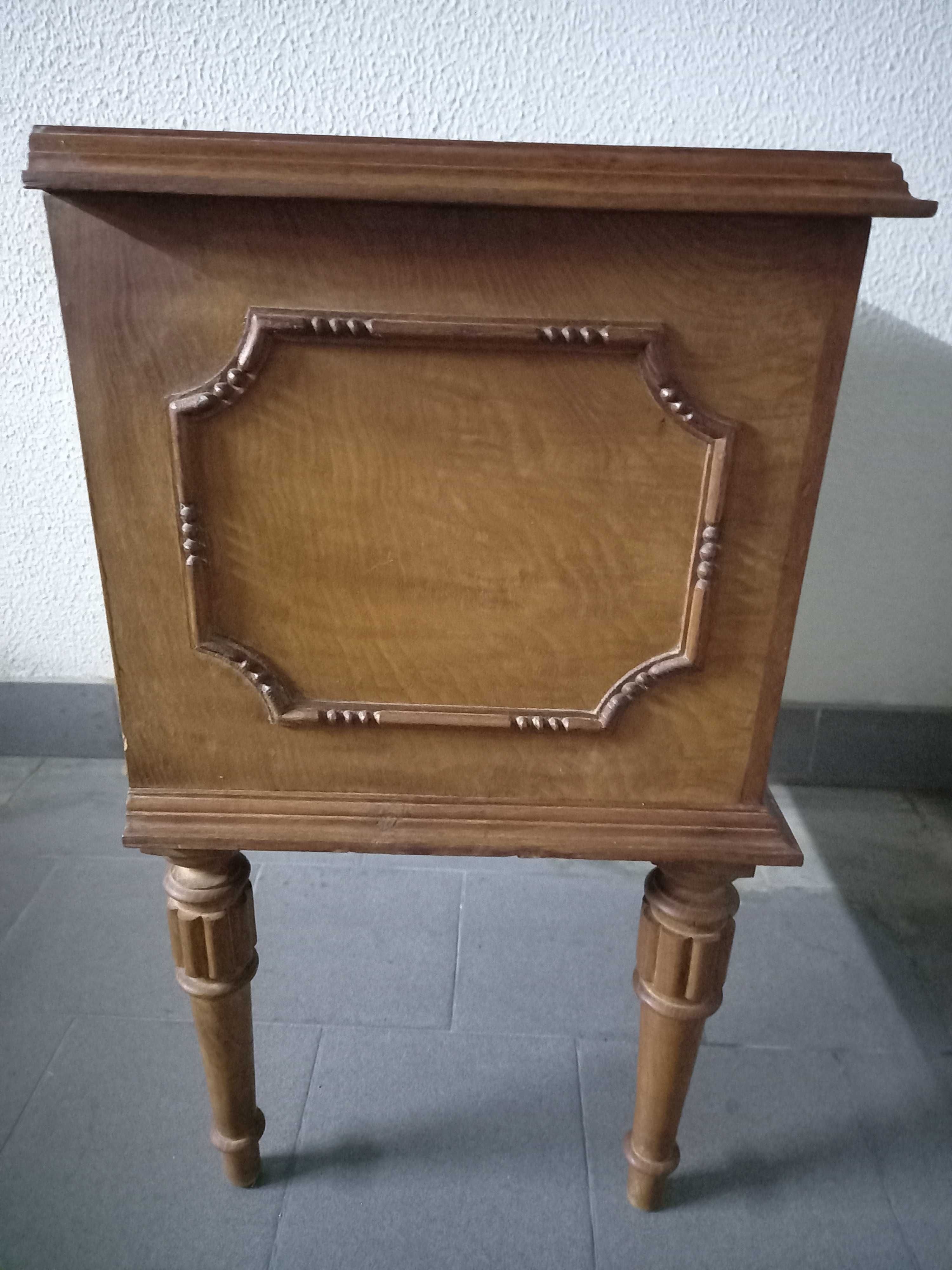 Mesa de cabeceira