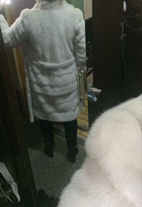 Шикарна білосніжна , супер мʼякенька  шубка S-M , довжина 100 см  !!!