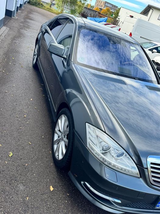 Продам Mercedes-Benz W221 S550