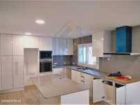 Moradia T3 em construção com piscina e garagem na Charneca de Caparica