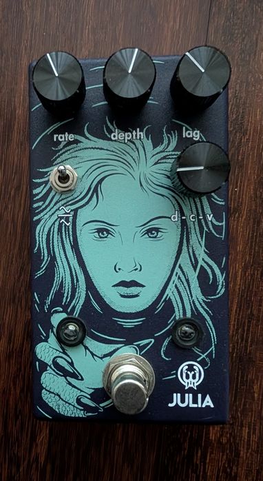 Walrus Julia v2 chorus vibrato