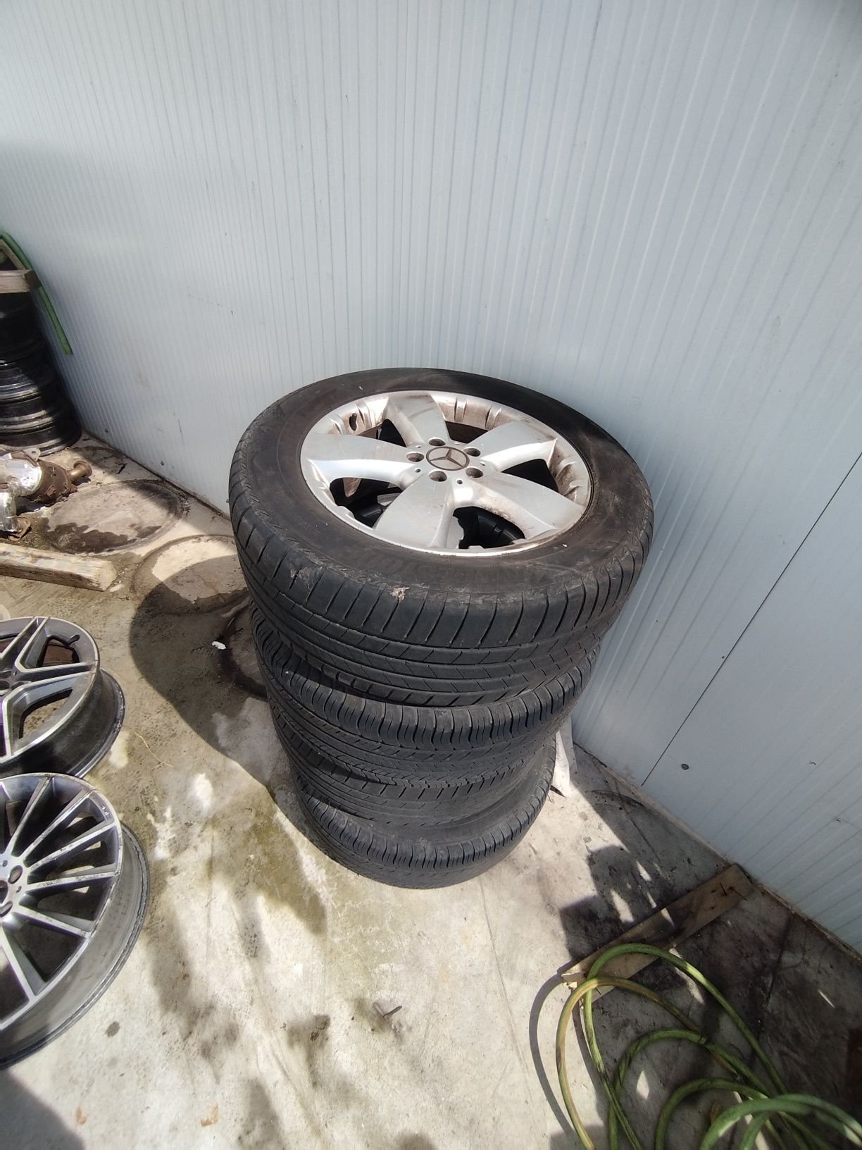 Várias jantes Mercedes e Smart