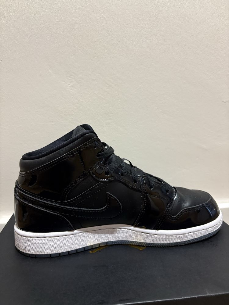 Air Jordan 1 Mid SE czarne skórzane