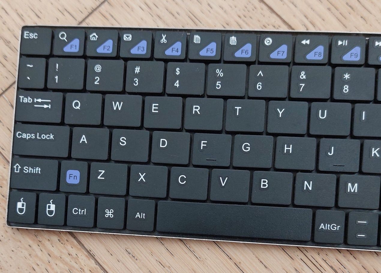 Беспроводная клавиатура Rii mini K12 с тачпадом.