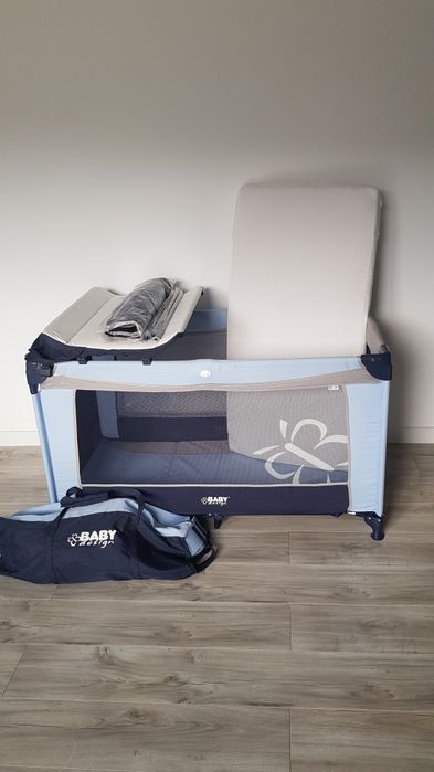 Łóżeczko turystyczne Baby Design dwupoziomowe z przewijakiem + materac