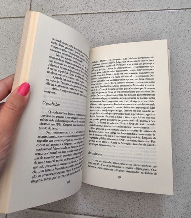 Livro "Carmen Dolores - Retrato Inacabado"