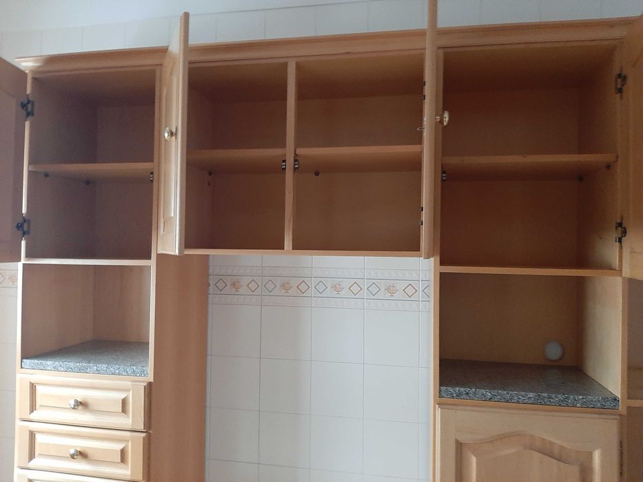 Móvel grande de cozinha