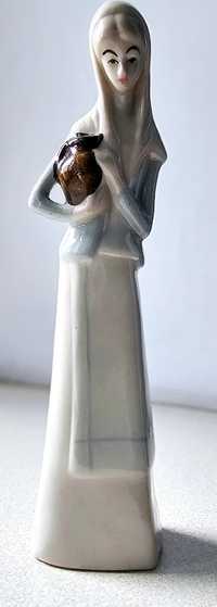 Figurka porcelanowa dziewczyna z dzbankiem