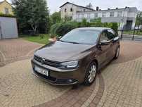 Volkswagen Jetta 1.6 TDI 105 KM Highline - Elegancki i Ekonomiczny