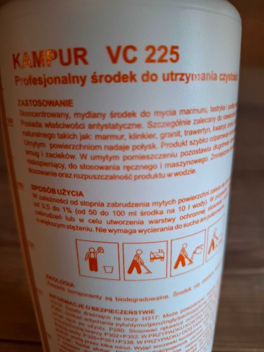 Środek do mycia nagrobków, marmuru, lastryka i kamieni Kampur VC225 1l