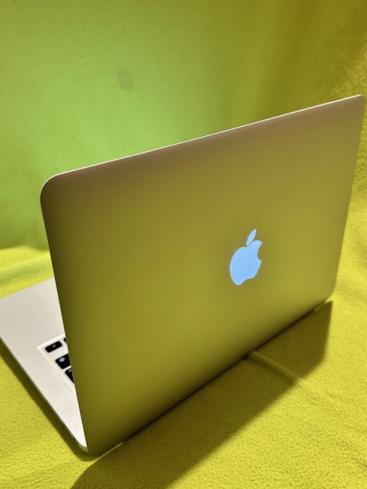 Macbook Air 13,3|8 GB Ram|128 gb storage|Dobry Stan