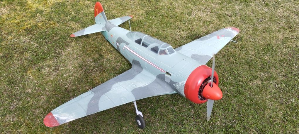 Samolot Yak-11 RC 1450 mm niemieckiej firmy.