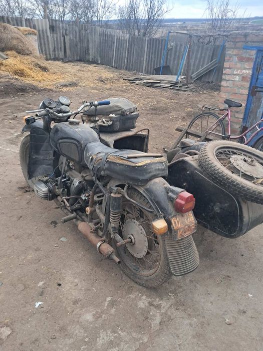 Дедушки мотоцикл стоял