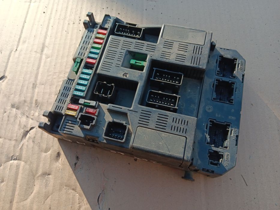 Peugeot 307 moduł UCH BSI skrzynka bezpieczników