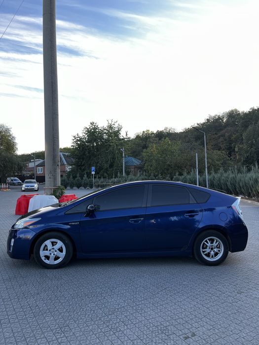 Toyota prius 1.8 гібрид