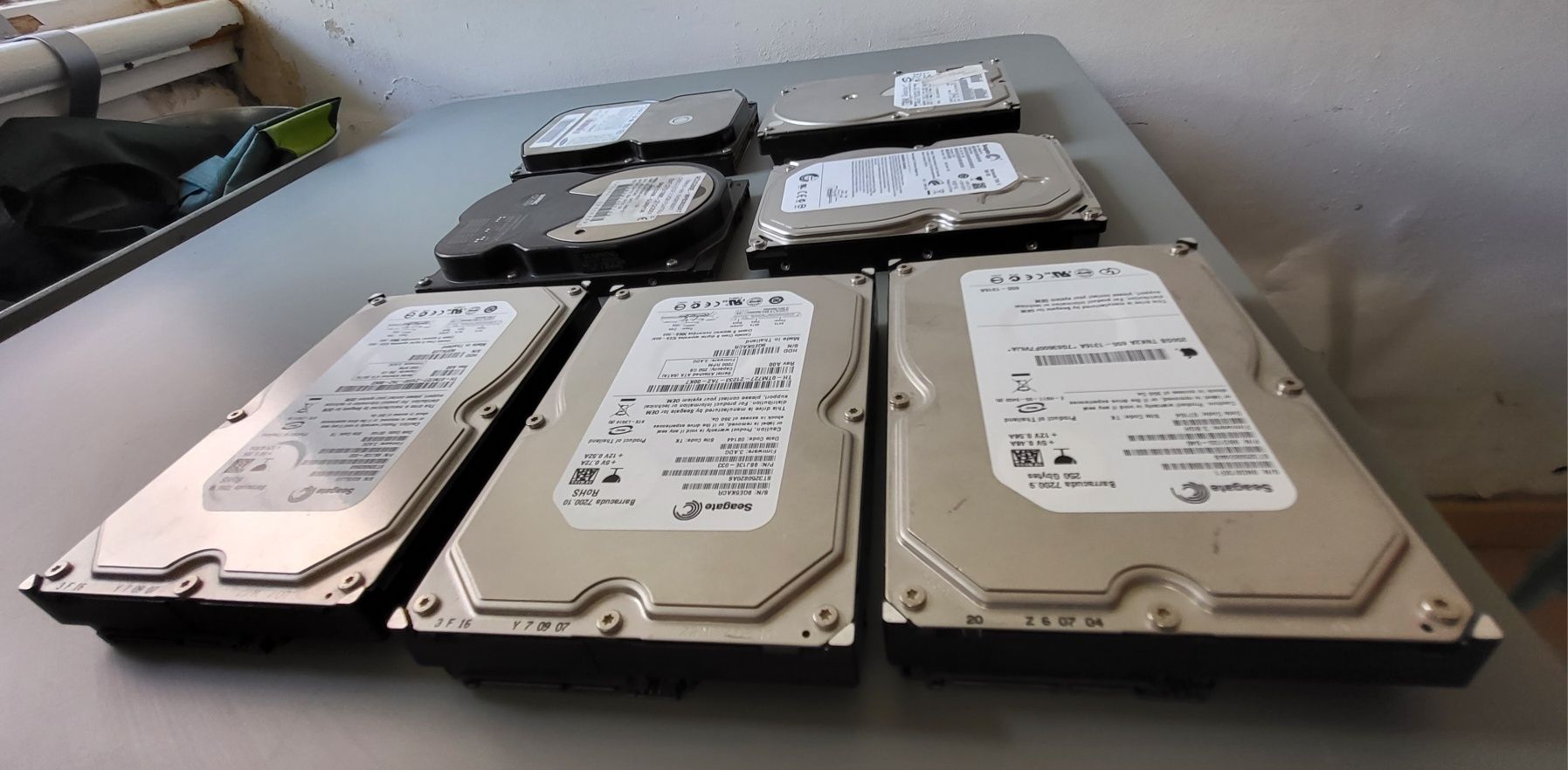 Conjunto de discos HDD (4 SATA + 3 IDE)