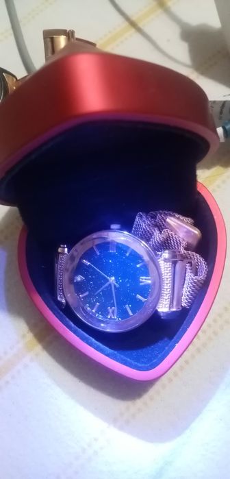 Relógio tanto para homens como para mulher