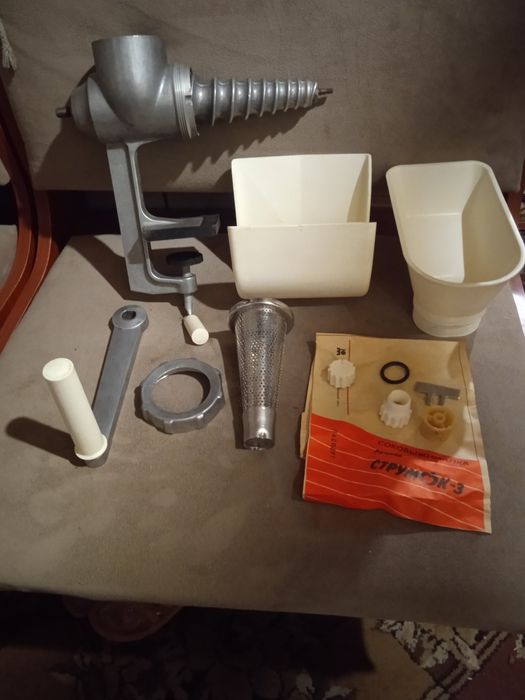 Продам ручную соковыжималку струмок-3