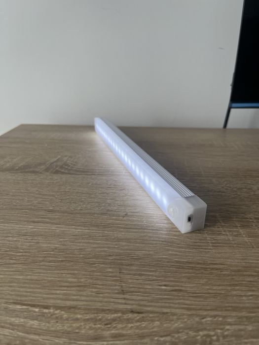 Lampka LED 30cm USB – 21 diod do szafy/kuchni/biurka