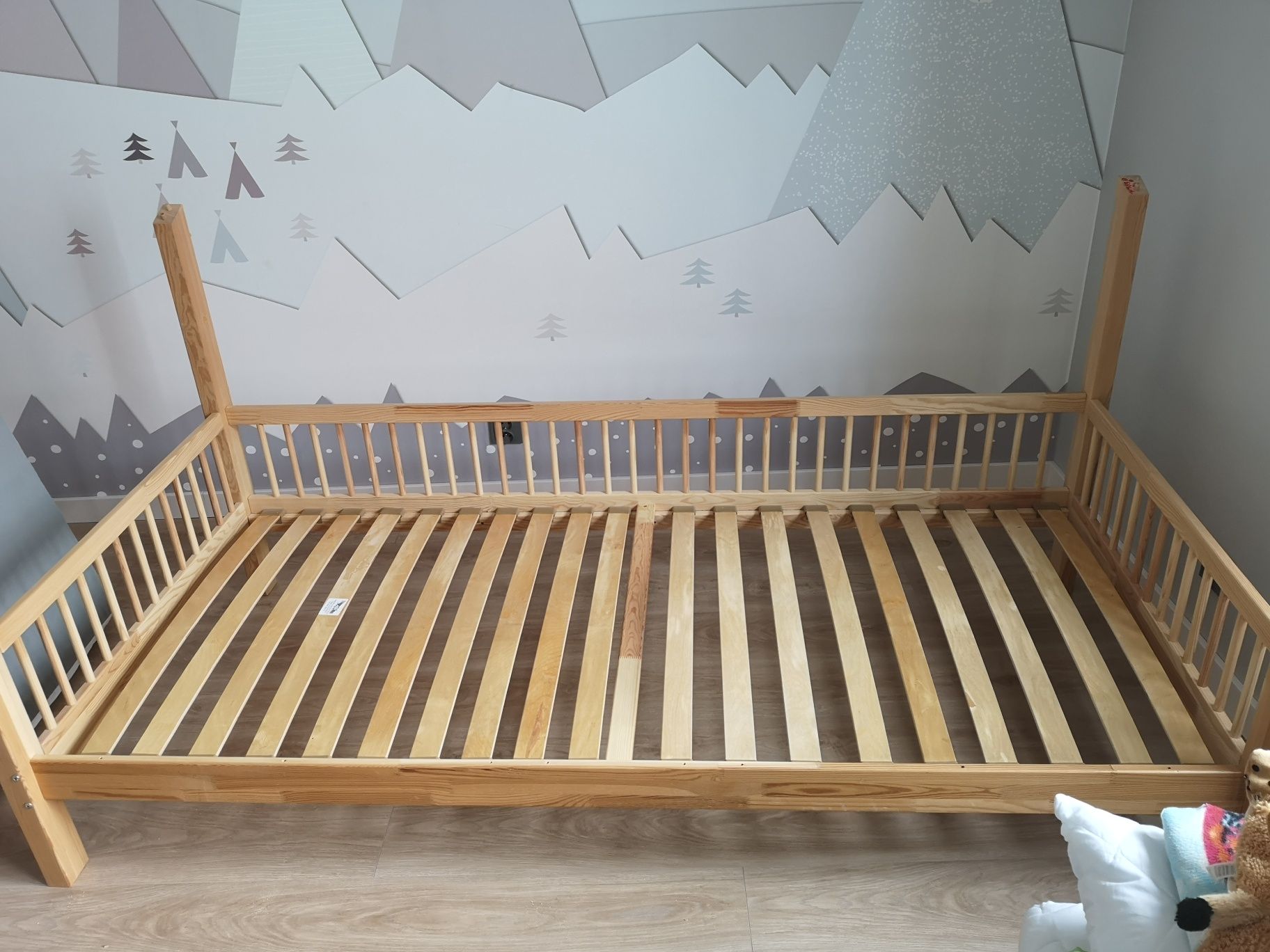Łóżko domek dziecięce z drewna klejonego jedynka duże 90x200