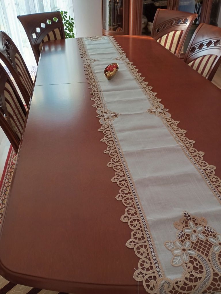 Zestaw stół i 8 krzeseł