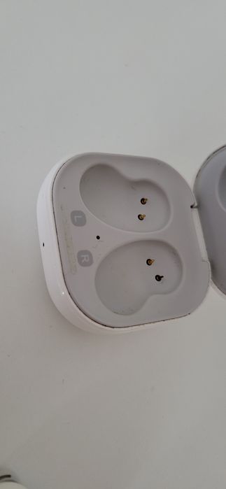 Słuchawki prawie sprawne SAMSUNG GALAXY Buds live(2C31)