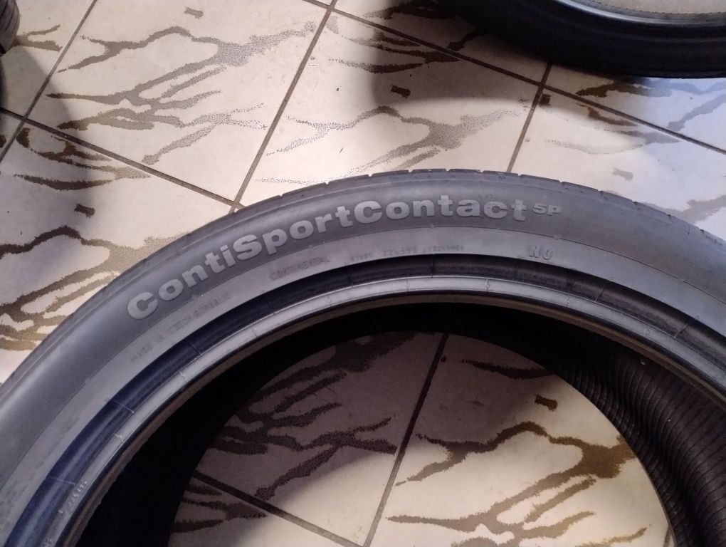 Continental 295/35R21 lato