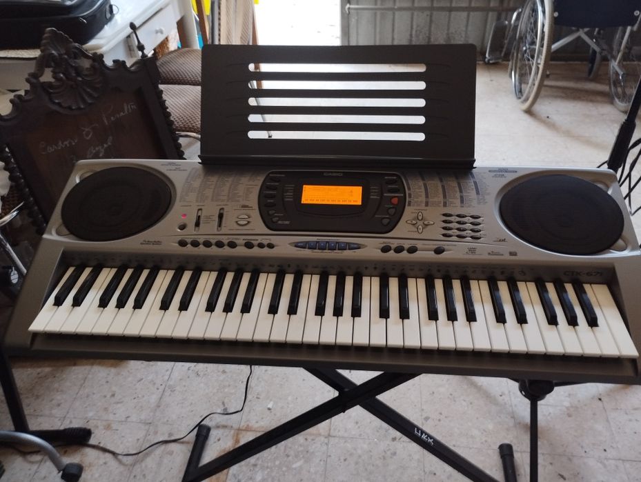 Teclado Casio ctk 671