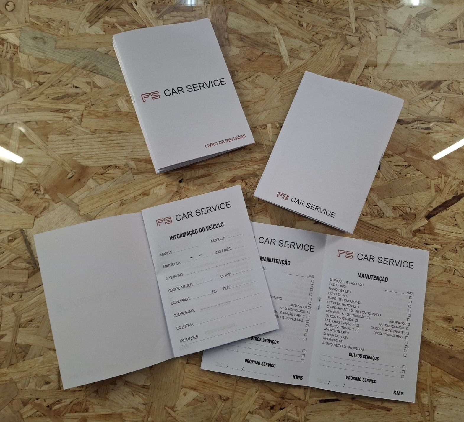 Livros de revisão automóvel com o seu logótipo