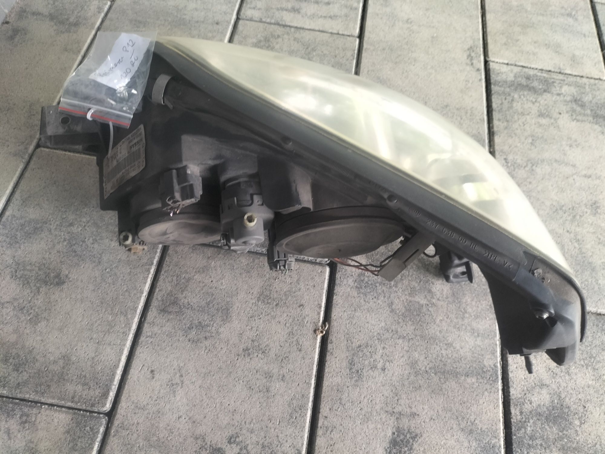 Lampa przednia przód prawa pasażera Nissan Primera P12