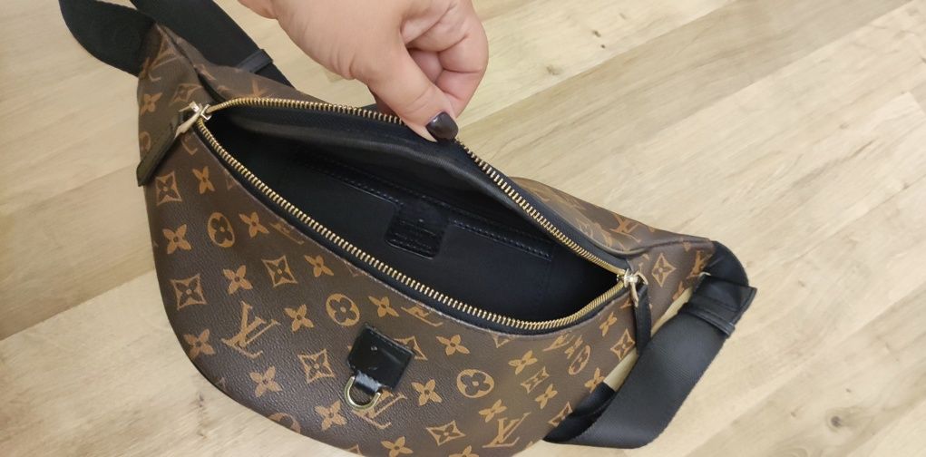 Бананка, сумка , через плече Louis Vuitton