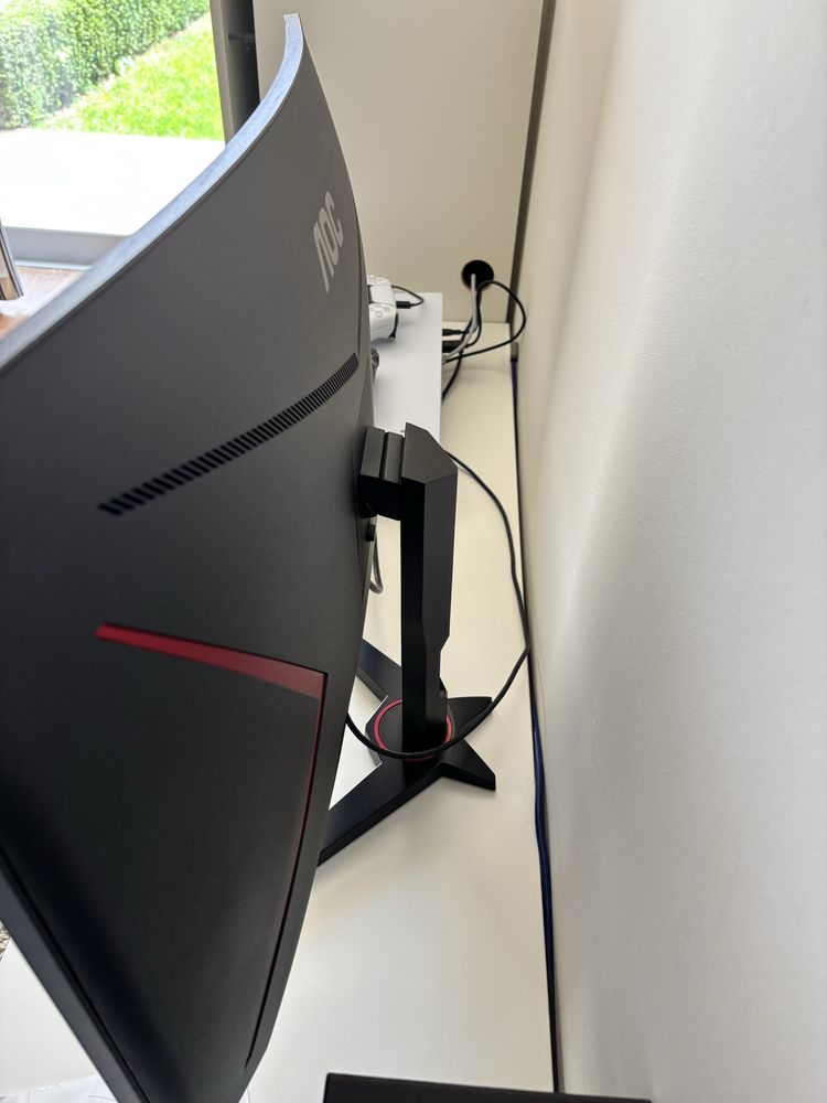 Monitor gaming curvo AOC 31.5”