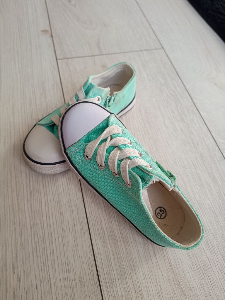 Buty sportowe dla dziewczynki r. 25
