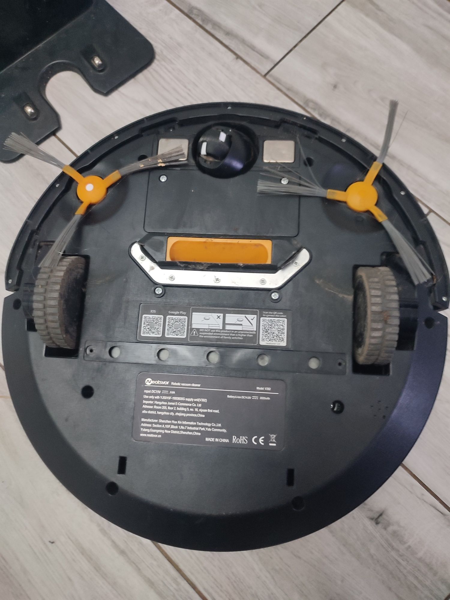 Robot odkurzajacy neatsvor v392