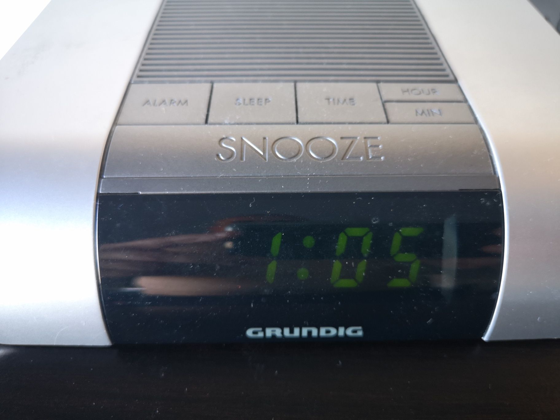 Rádio despertador Grundig