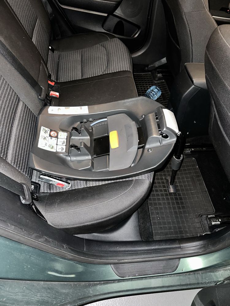 Fotelik Cybex, model Aton Q i-Size/Wings-Black.