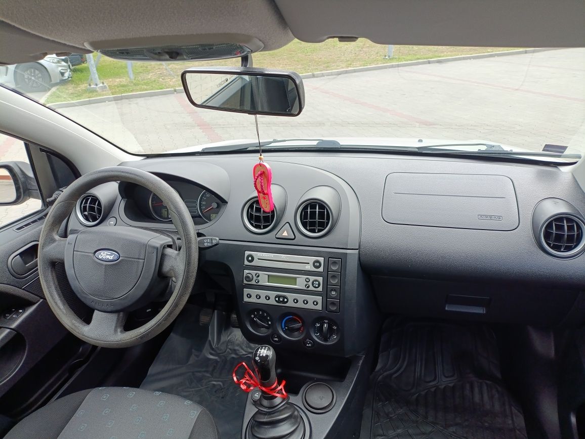 Ford Fiesta 1.4 , sprawna klimatyzacja,