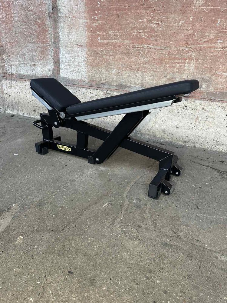 Скамья регулируемая TechnoGym Adjustable Bench, серия Pure Strength