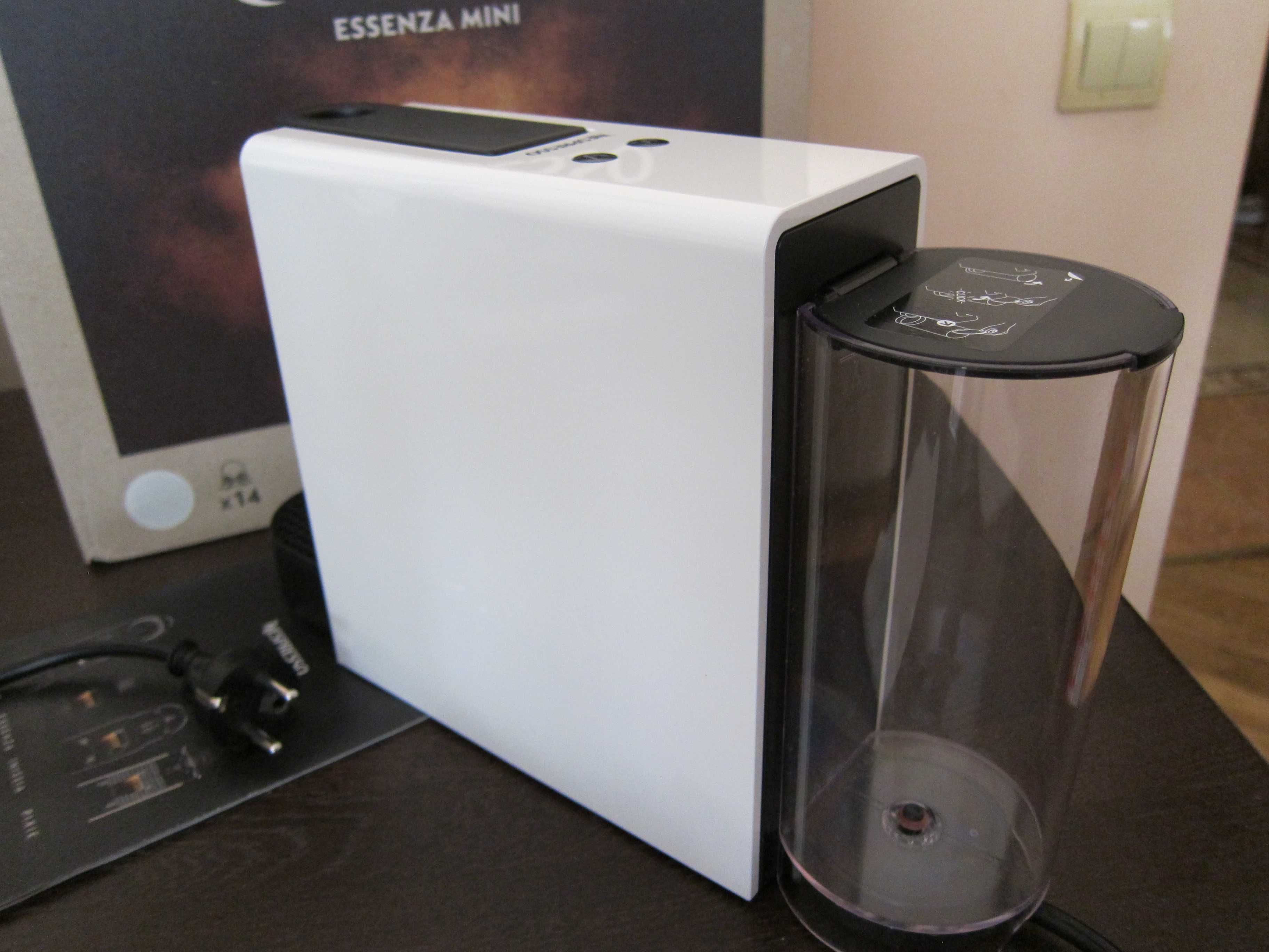 Капсульна кавоварка Krups Nespresso Essenza Mini XN1101 (нова)