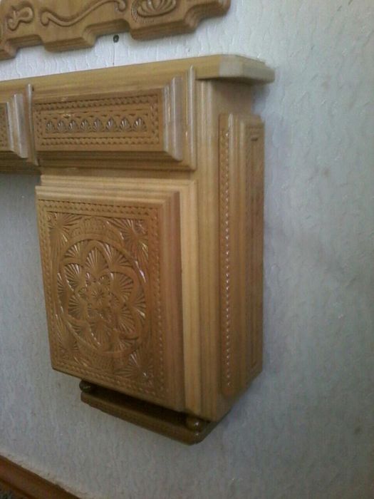 Прод.трюмо ручной работы,резной,лес ольха.